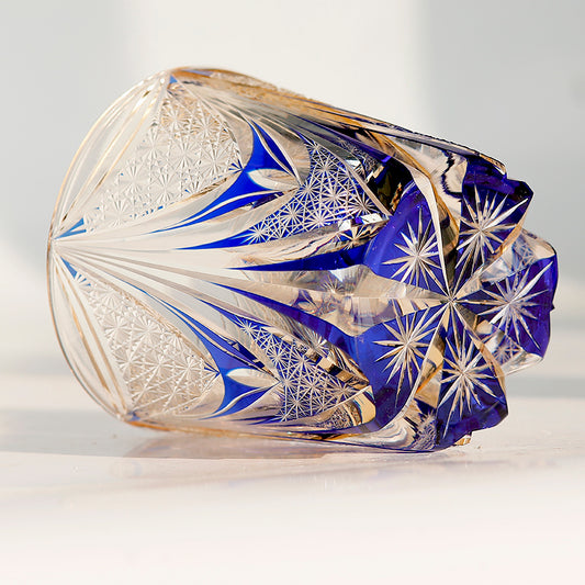 JP-115 32 cl Handcrafts Blue Amber Multilayer Colored Crystal Glass Whisky Tumbler Edo Kiriko's Hand Cutting Sail And Chrysanthemum Mesh Edo Kiriko Old Fashioned Glass With Gift Box