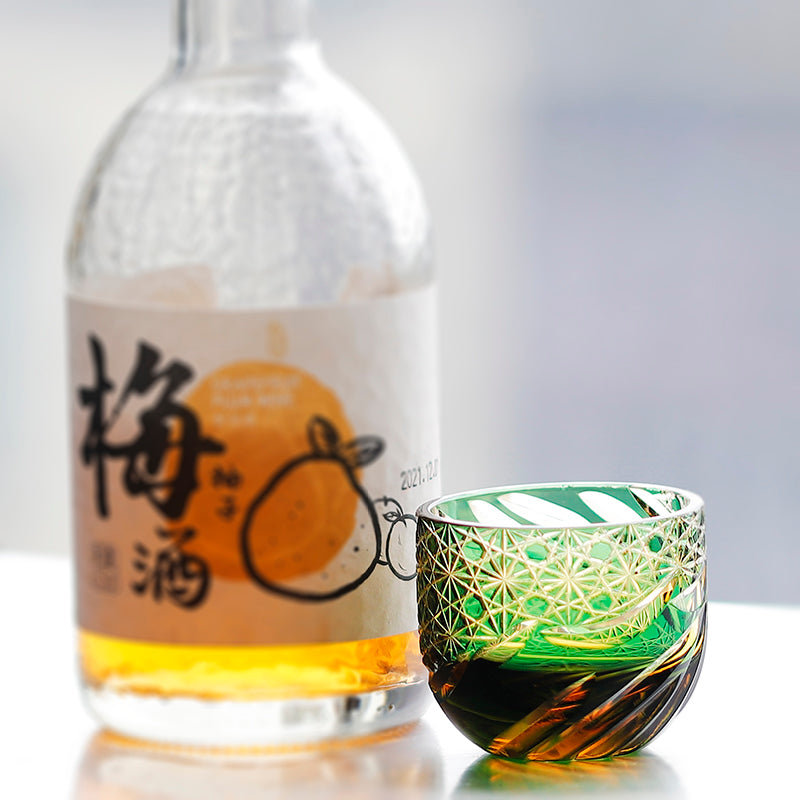 JP-031 60 ML Premium Japanese Green and Amber Colored Cold Sake Glass Cup,Chilled Sake Glass ,Small Drinking Vessel With Hand Carved Diamond Pattern